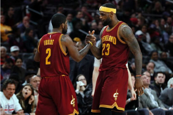 皇马本泽马梅开二度助球队取胜（本泽马双响助皇马全取三分）