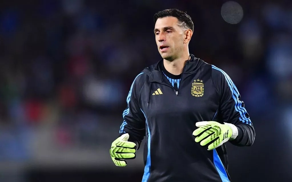 篮球场大乱斗！火箭湖人攻防极度混乱 乱战长达一分钟均未得分（火箭与湖人上演篮球场大混战：攻防失序，足足一分钟无人得分）