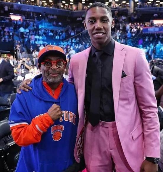 记者：罗马联系法比奥-席尔瓦团队，但若吉拉西离队他将留下（罗马已与法比奥-席尔瓦团队接触，若吉拉西离队他将选择留队）