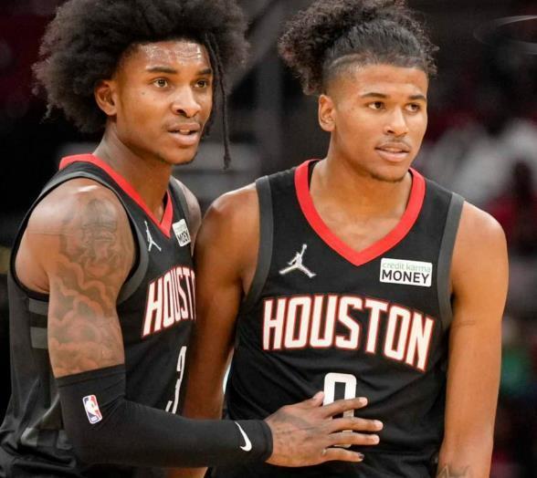 唐斯中路突破，展现惊人爆发力（唐斯中路强突，爆发力惊艳全场）