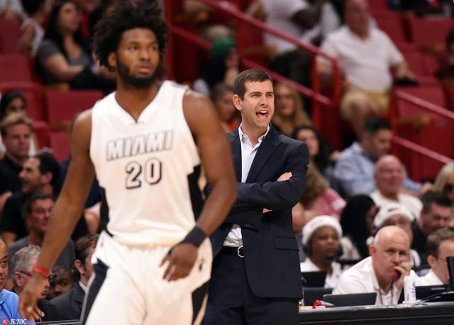 姆巴佩手指骨折不下火线！皇马精神传承者誓死一战 伯纳乌球迷爆发不满（姆巴佩带伤不下火线：皇马意志接班人誓拼到底，伯纳乌不满声四起）