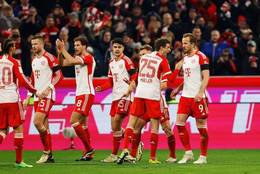 关键时刻谁在承担责任（危急关头，谁来扛起责任？）