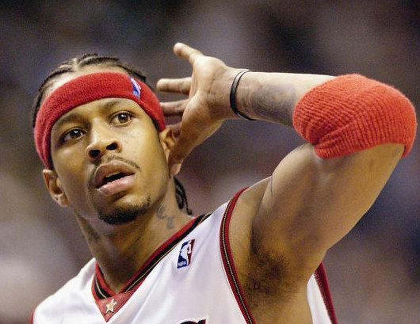 足球中超争冠球队连续丢分，冠军悬念陡增（中超争冠队频频丢分，冠军悬念升级）