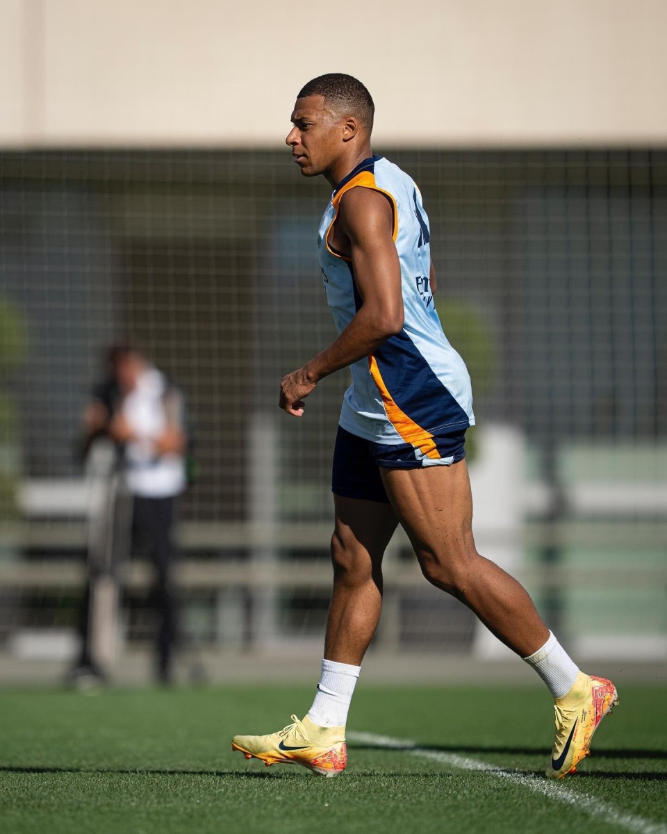 末节14分超神！库里贡献28分10篮板6助攻带队逆转（末节爆砍14分！库里28+10+6率队完成逆转）