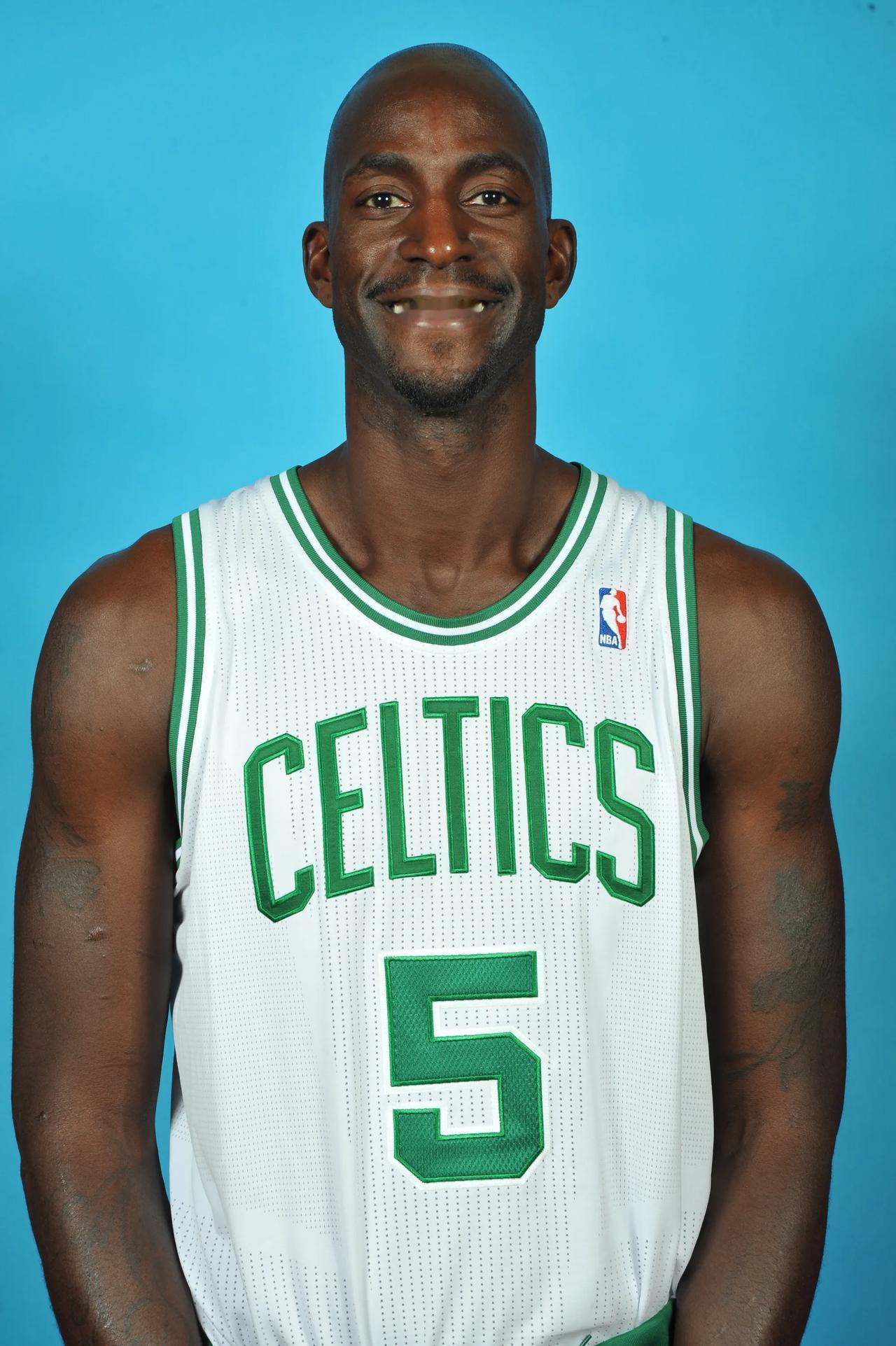 詹姆斯谈NBA杯出局：我不在乎这个，有没有杯赛我都热爱打球（詹姆斯对季中赛出局不介意：有无杯赛都热爱打球）